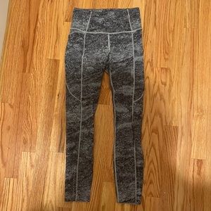 Lulu lemon leggings size 4! Perfect condition. Similar to the wunder under